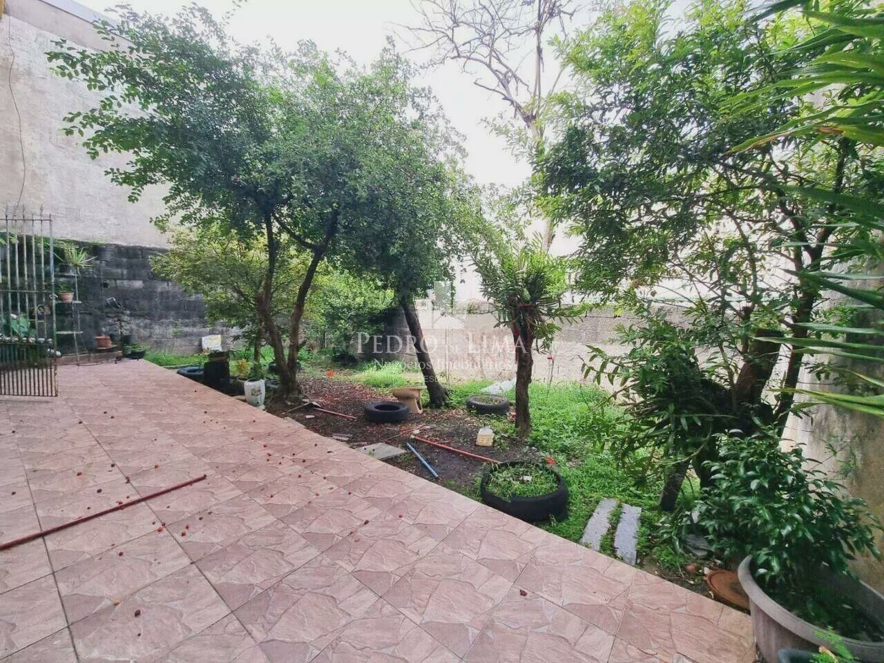 Casa térrea, terreno 10x30, 6 dormitórios e 4 vagas na Ponte Rasa