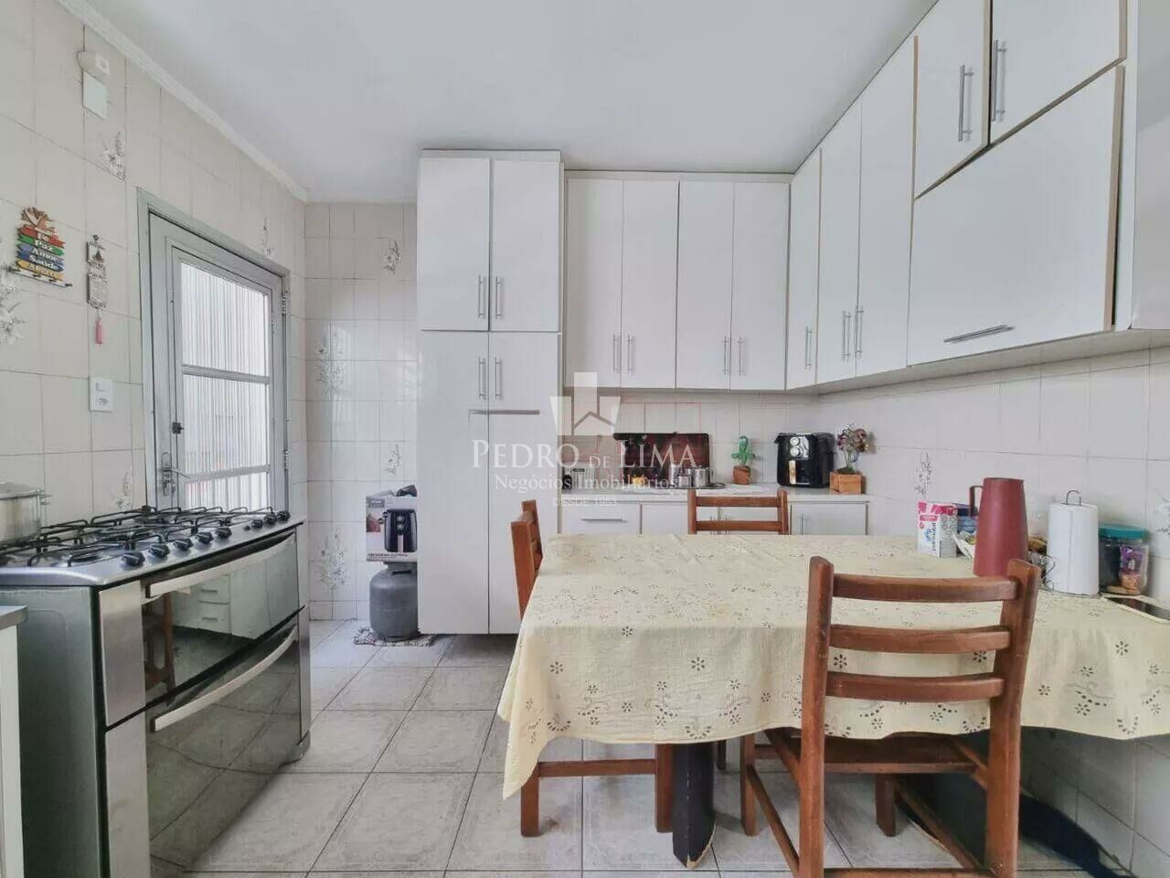Casa térrea, terreno 10x30, 6 dormitórios e 4 vagas na Ponte Rasa
