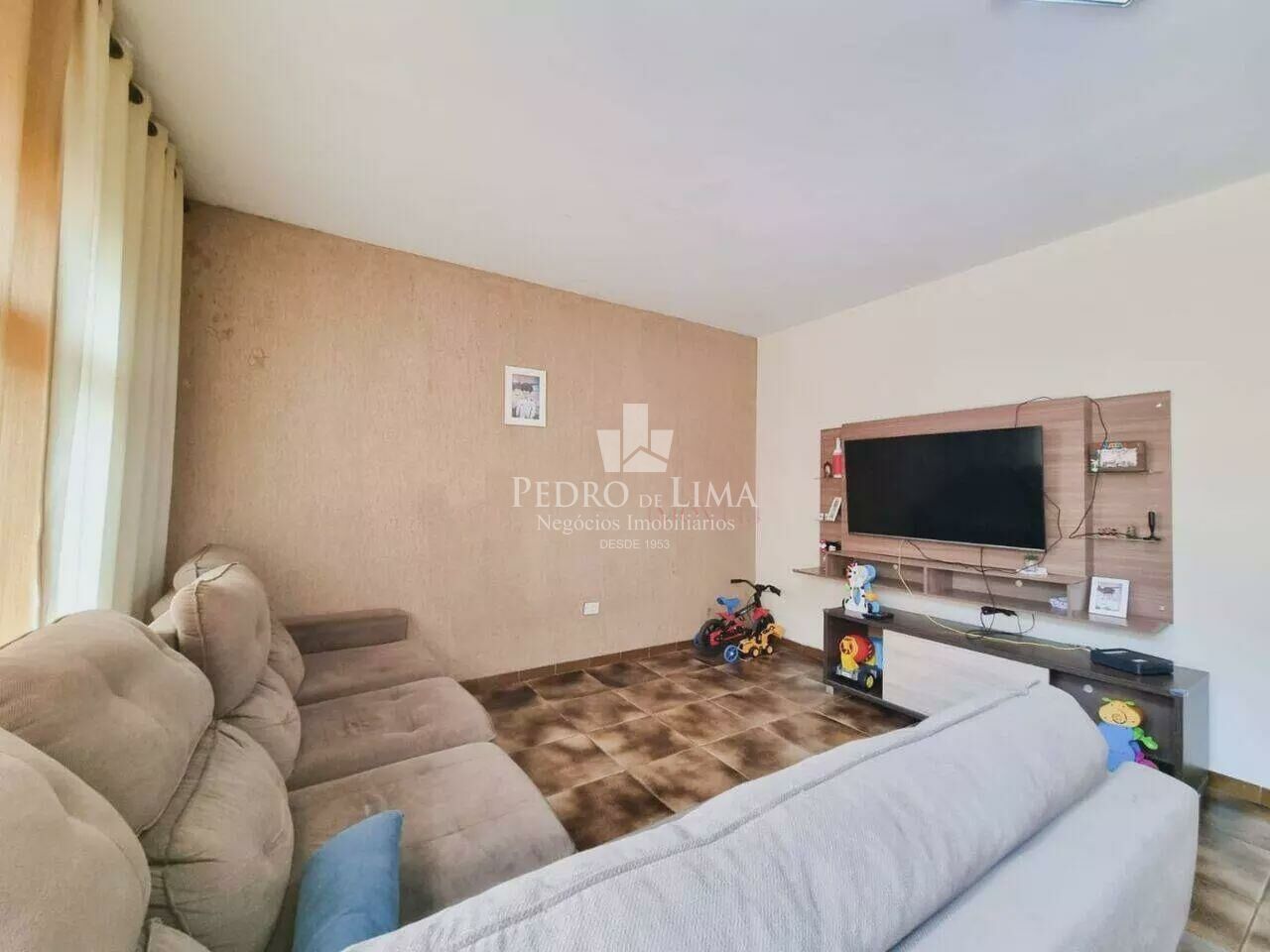 Casa térrea, terreno 10x30, 6 dormitórios e 4 vagas na Ponte Rasa