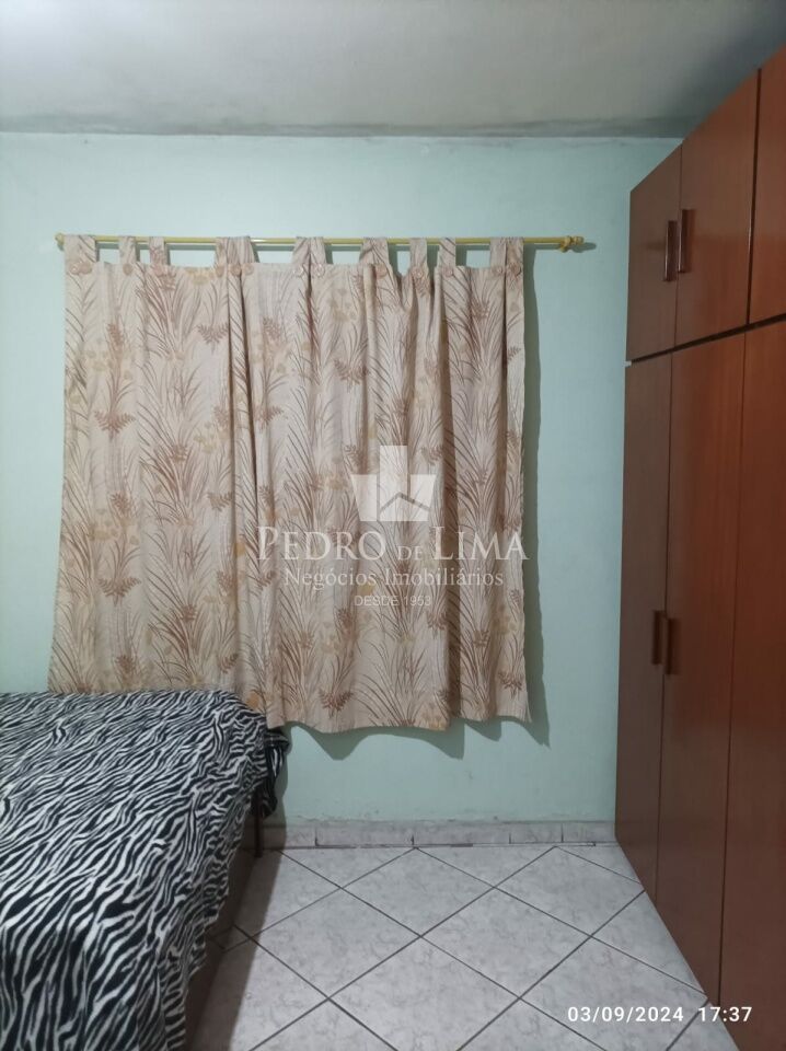 Casa térrea dois dormitórios e três vagas na Vila Jacui
