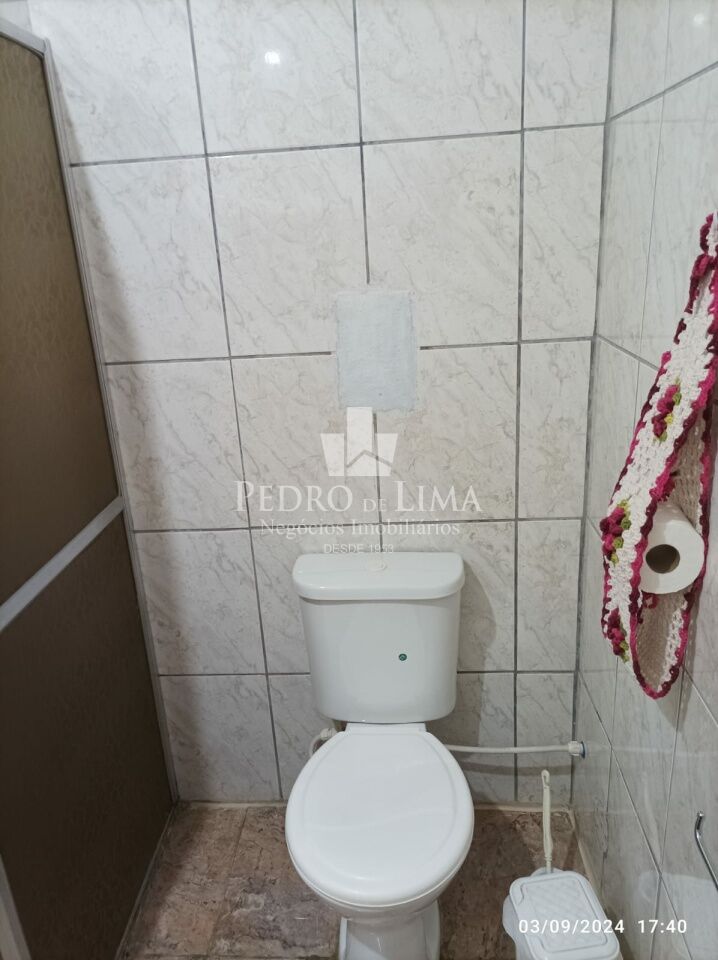 Casa térrea dois dormitórios e três vagas na Vila Jacui