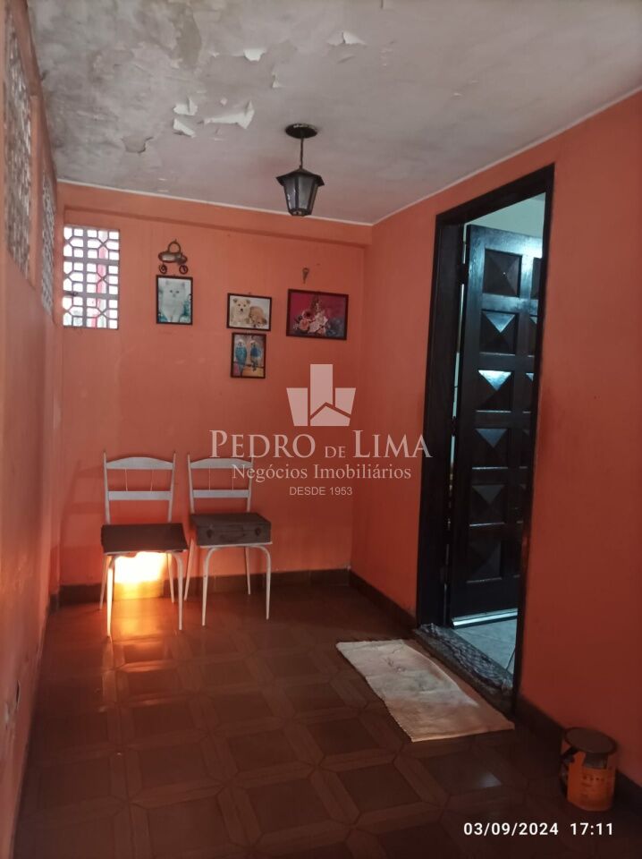 Casa térrea dois dormitórios e três vagas na Vila Jacui