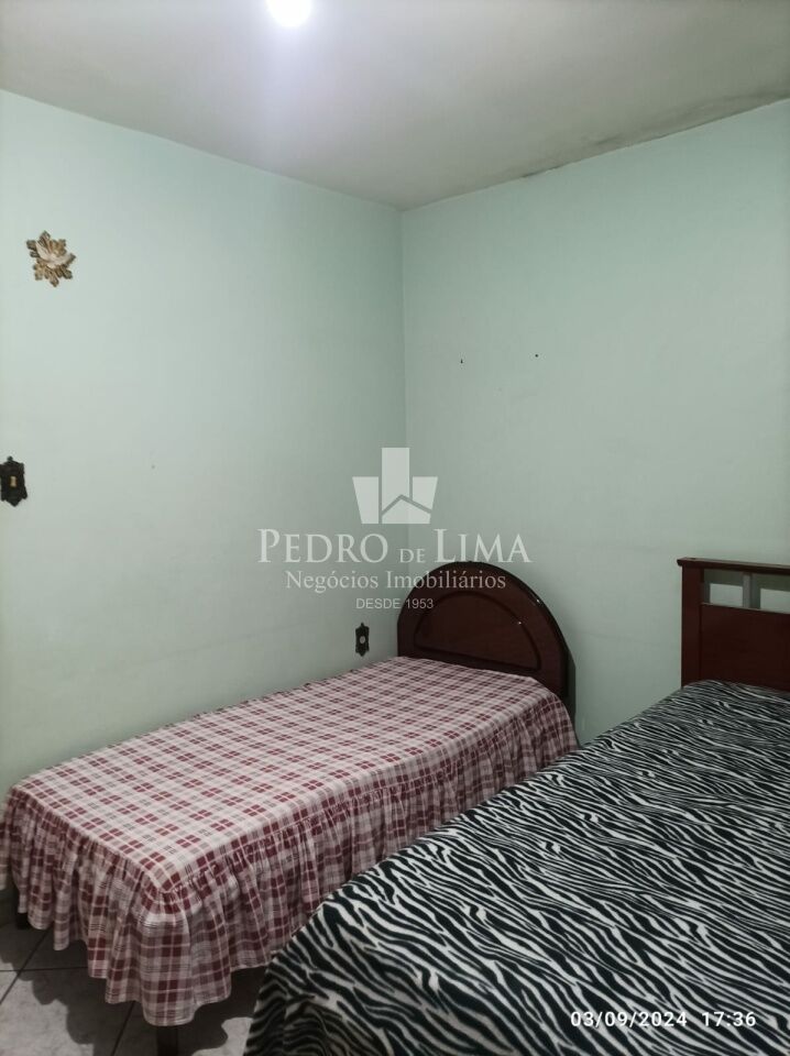 Casa térrea dois dormitórios e três vagas na Vila Jacui
