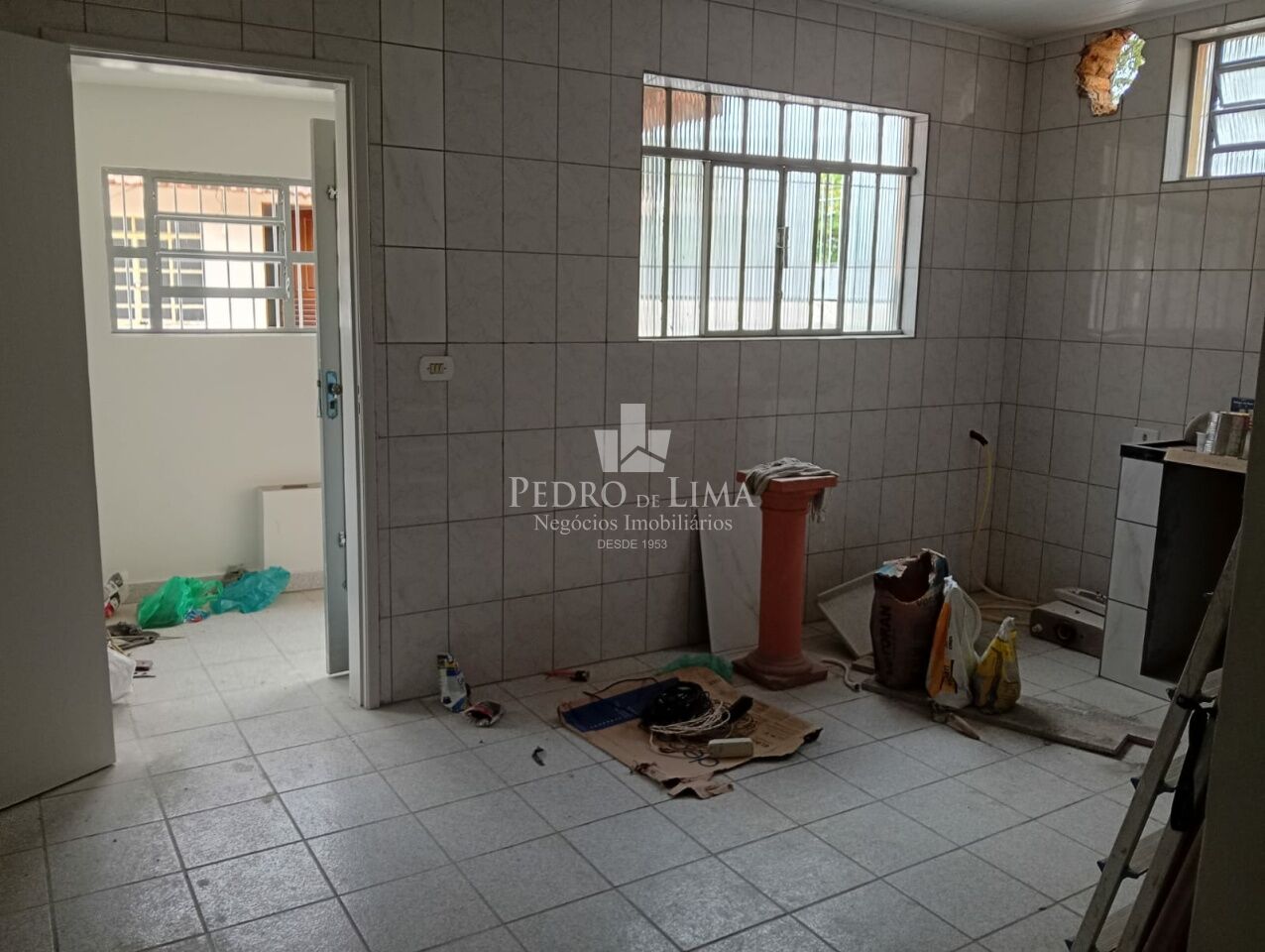 imagem do imovel Casa Assobradada com Salão Comercial ref: PE44641
