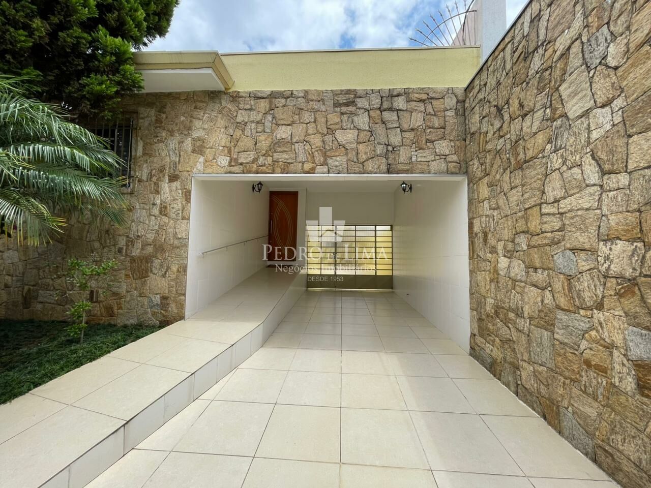 imagem do imovel Casa térrea com edícula, ideal para moradia e comércio, 248 m² na Penha ref: PE44659