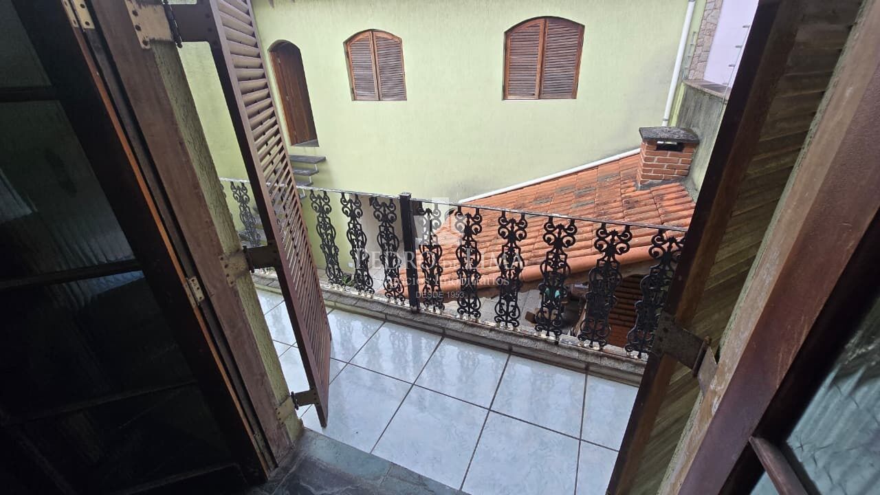 Sobrado Frontal 260m², 3 dormitórios, 1 suíte, edicula, próximo ao Metro