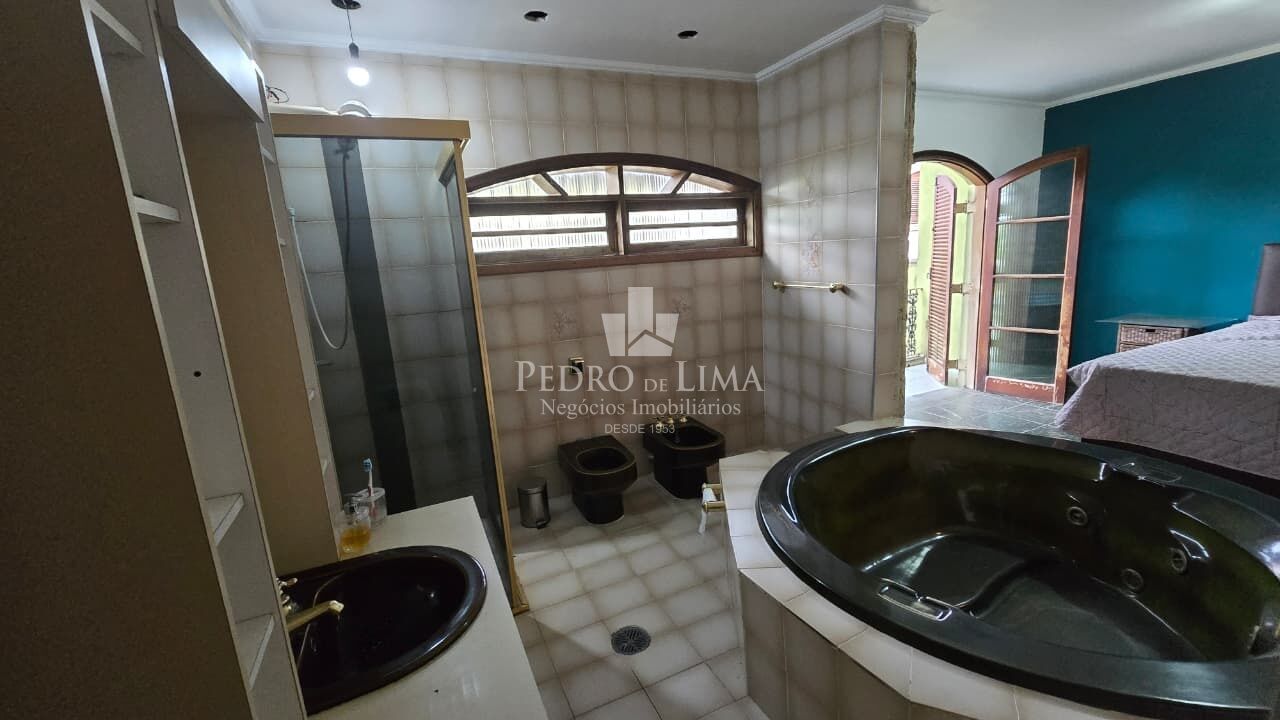 Sobrado Frontal 260m², 3 dormitórios, 1 suíte, edicula, próximo ao Metro