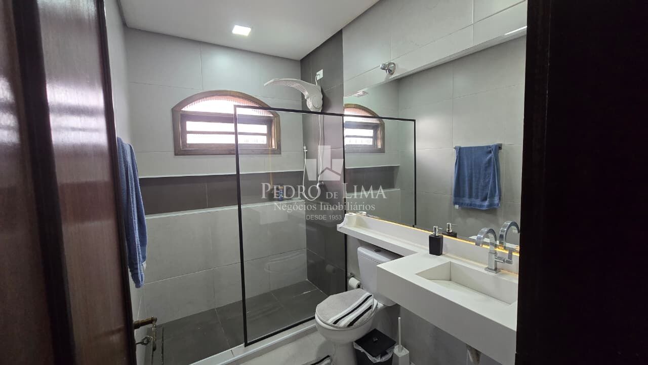 Sobrado Frontal 260m², 3 dormitórios, 1 suíte, edicula, próximo ao Metro