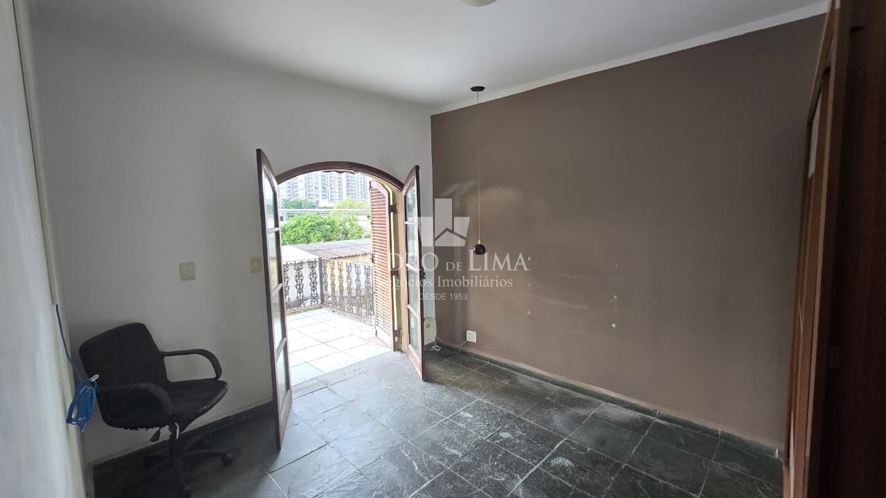 Sobrado Frontal 260m², 3 dormitórios, 1 suíte, edicula, próximo ao Metro