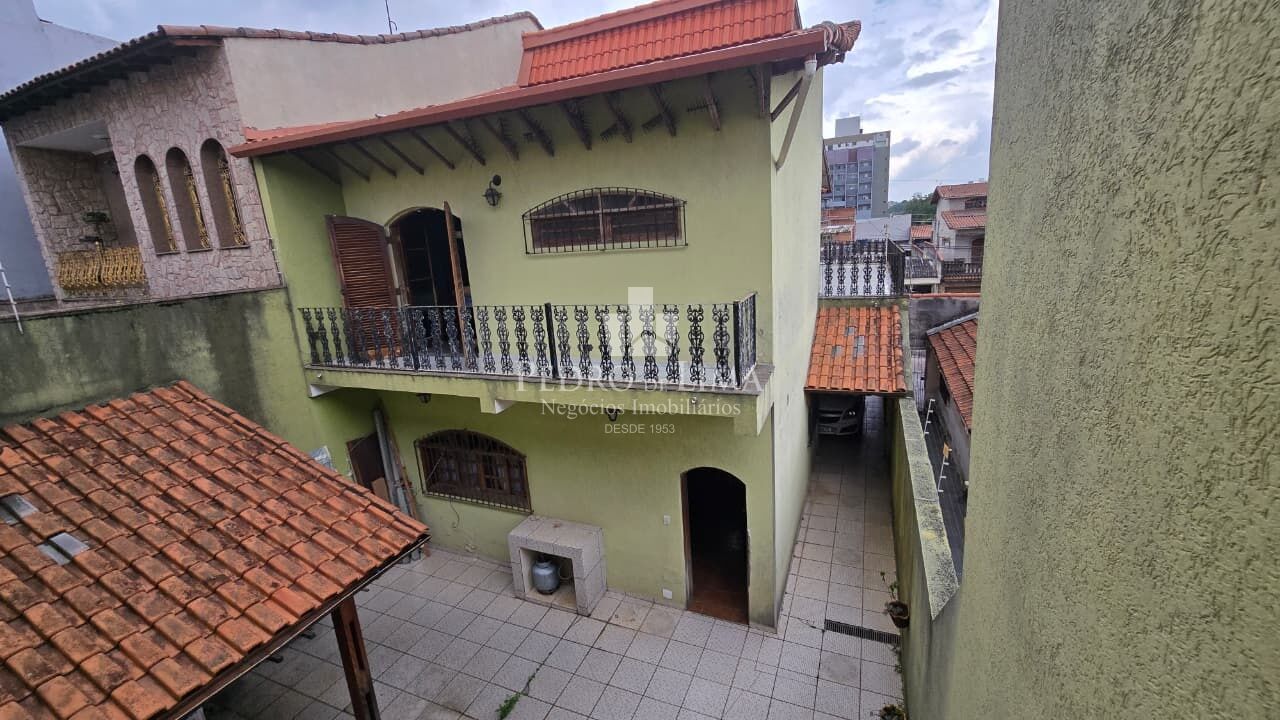 Sobrado Frontal 260m², 3 dormitórios, 1 suíte, edicula, próximo ao Metro