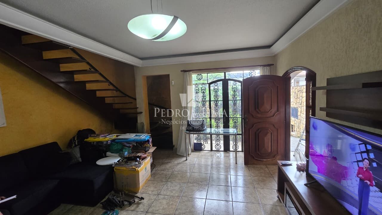 Sobrado Frontal 260m², 3 dormitórios, 1 suíte, edicula, próximo ao Metro
