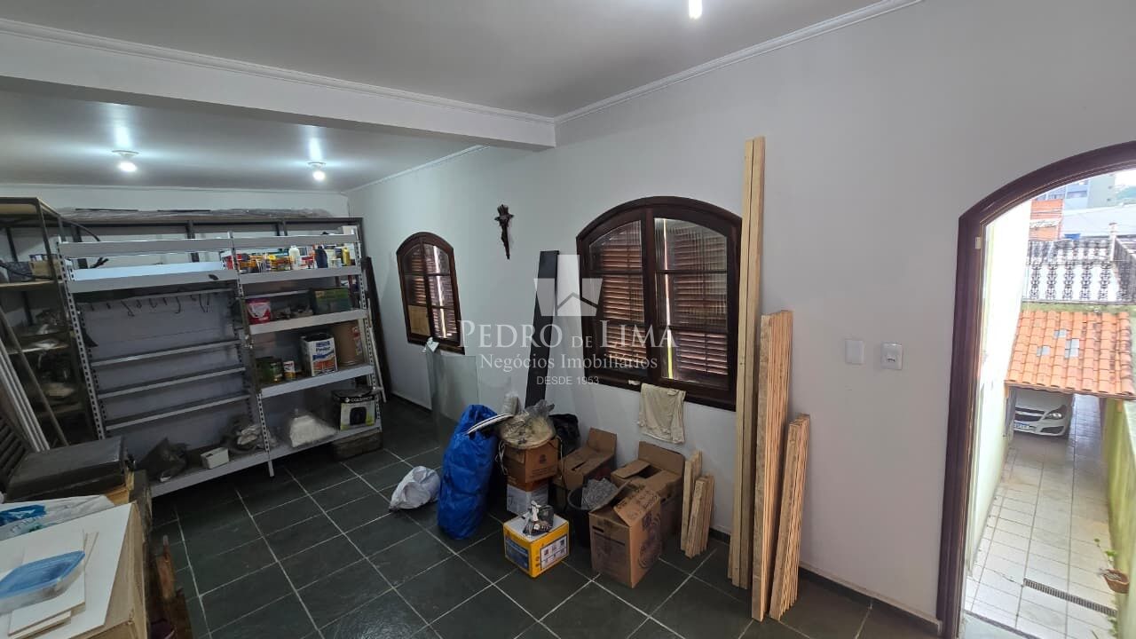 Sobrado Frontal 260m², 3 dormitórios, 1 suíte, edicula, próximo ao Metro