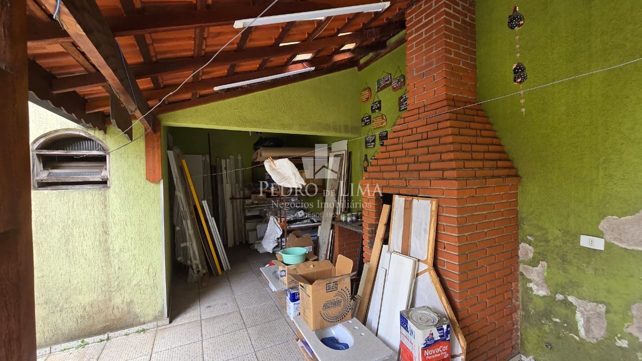 Sobrado Frontal 260m², 3 dormitórios, 1 suíte, edicula, próximo ao Metro