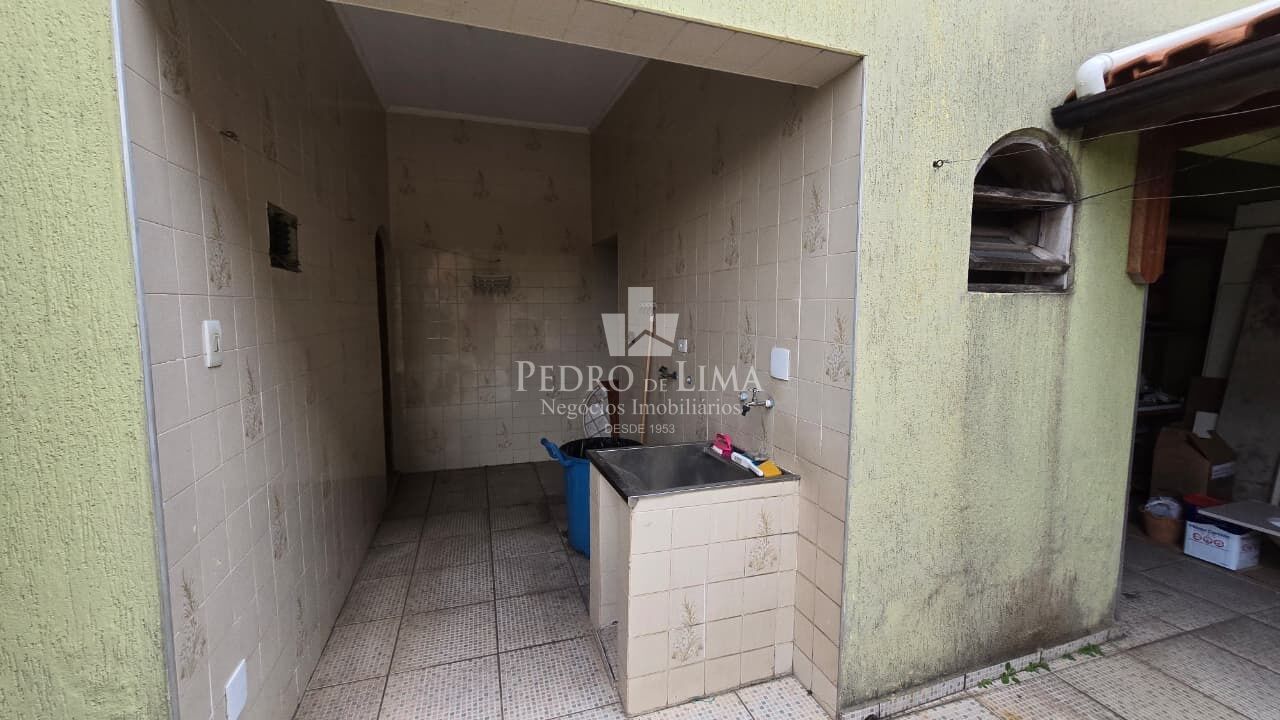 Sobrado Frontal 260m², 3 dormitórios, 1 suíte, edicula, próximo ao Metro