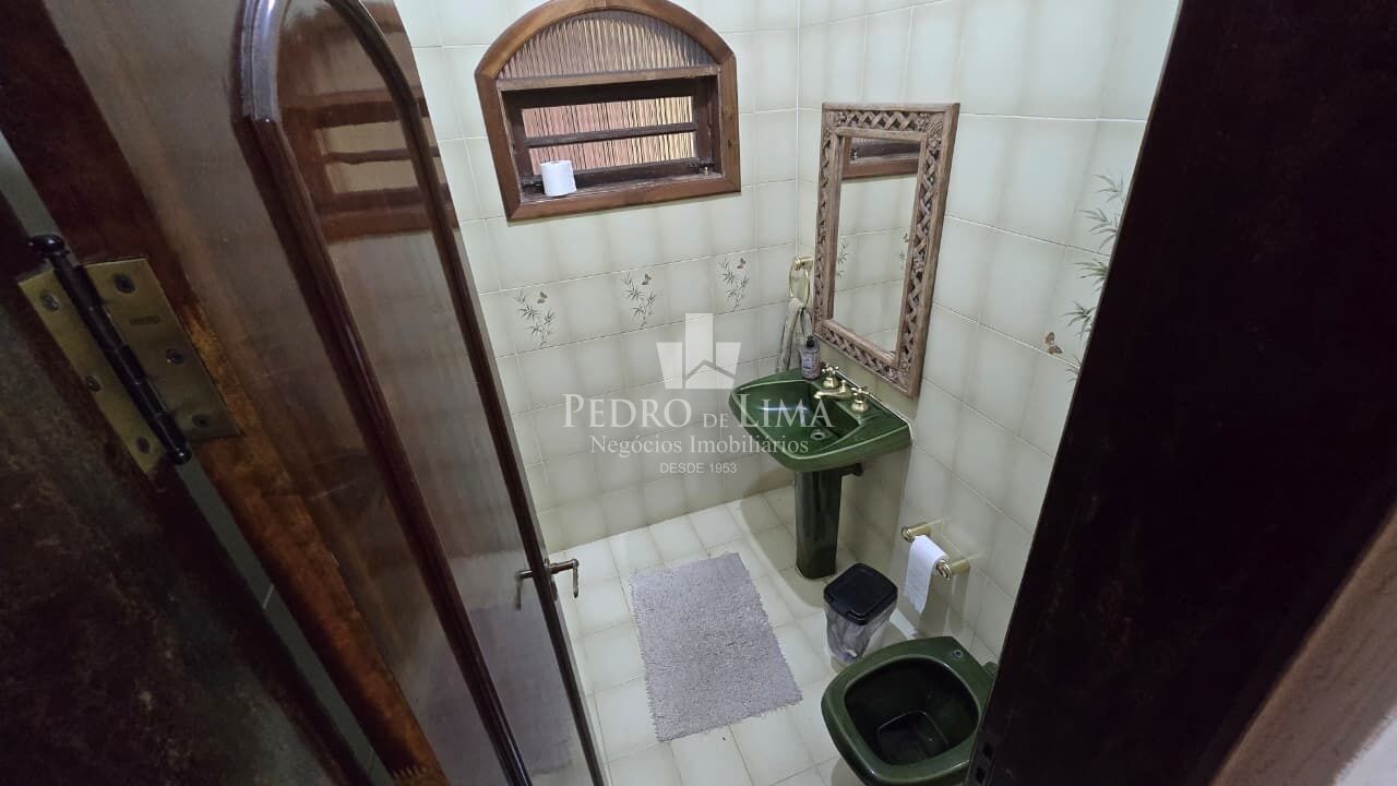 Sobrado Frontal 260m², 3 dormitórios, 1 suíte, edicula, próximo ao Metro
