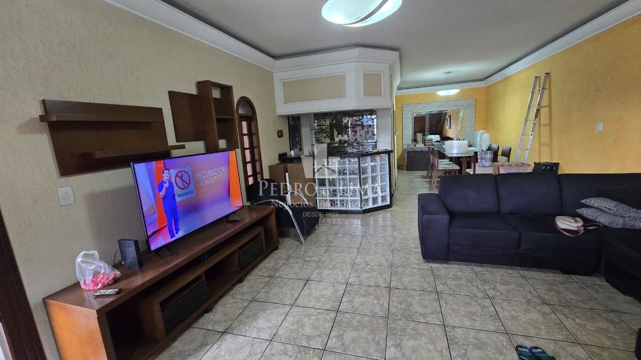 Sobrado Frontal 260m², 3 dormitórios, 1 suíte, edicula, próximo ao Metro