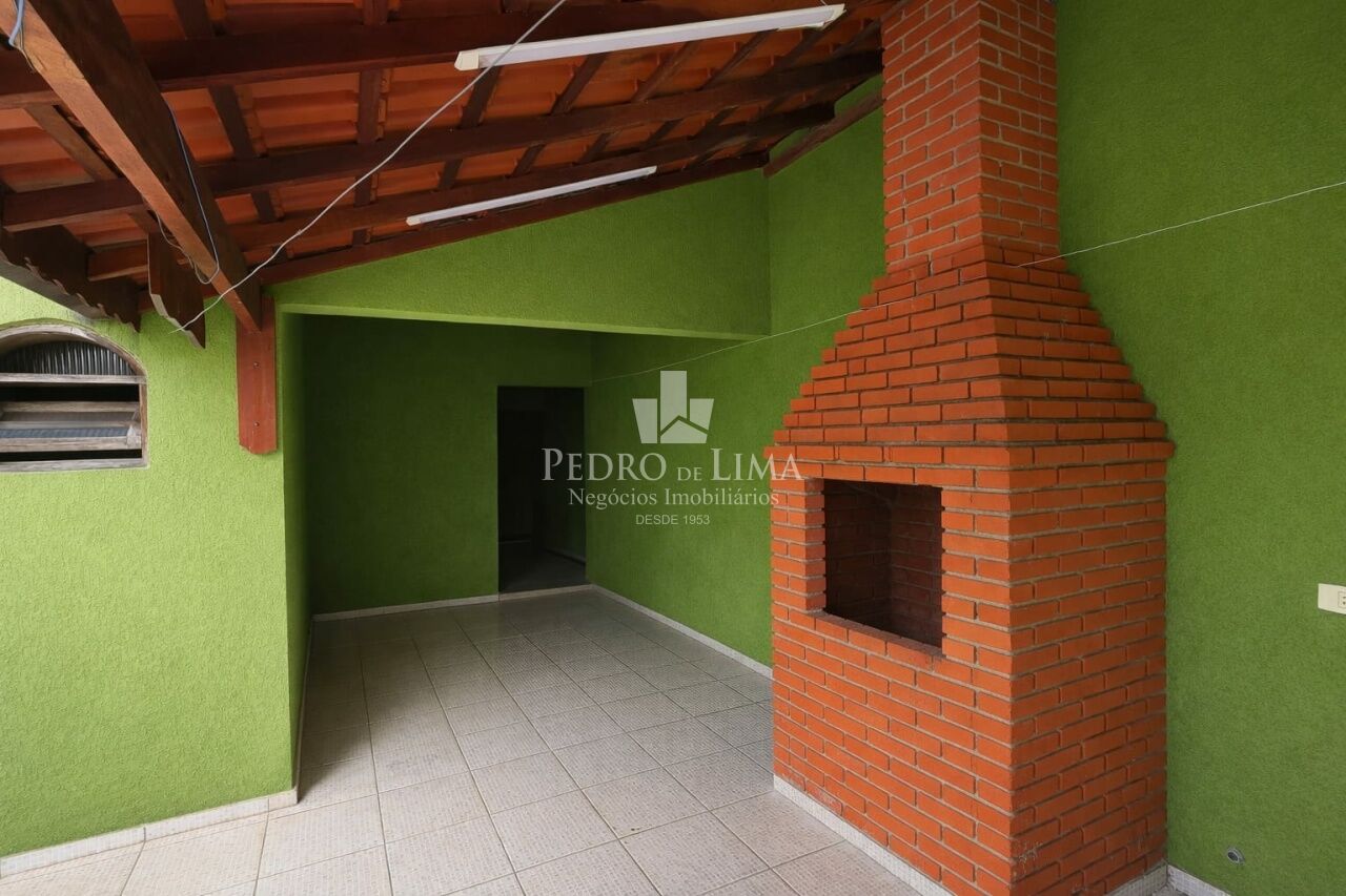 Sobrado Frontal 260m², 3 dormitórios, 1 suíte, edicula, próximo ao Metro