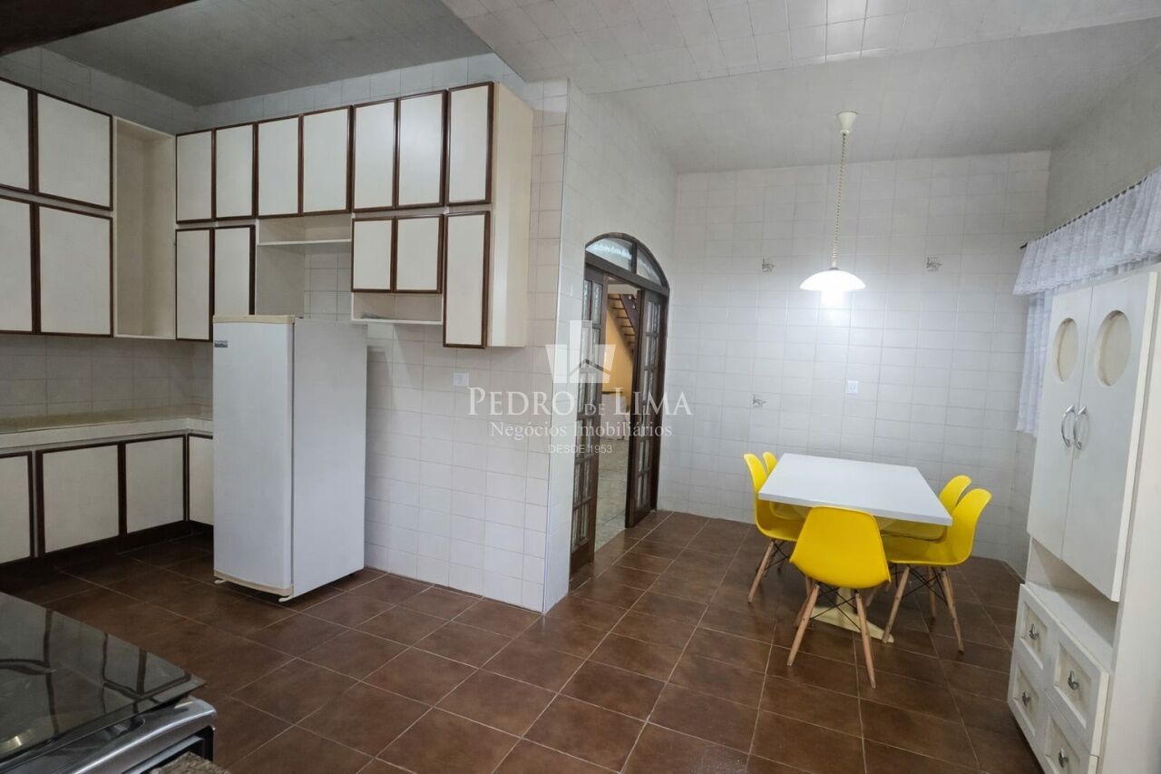 Sobrado Frontal 260m², 3 dormitórios, 1 suíte, edicula, próximo ao Metro