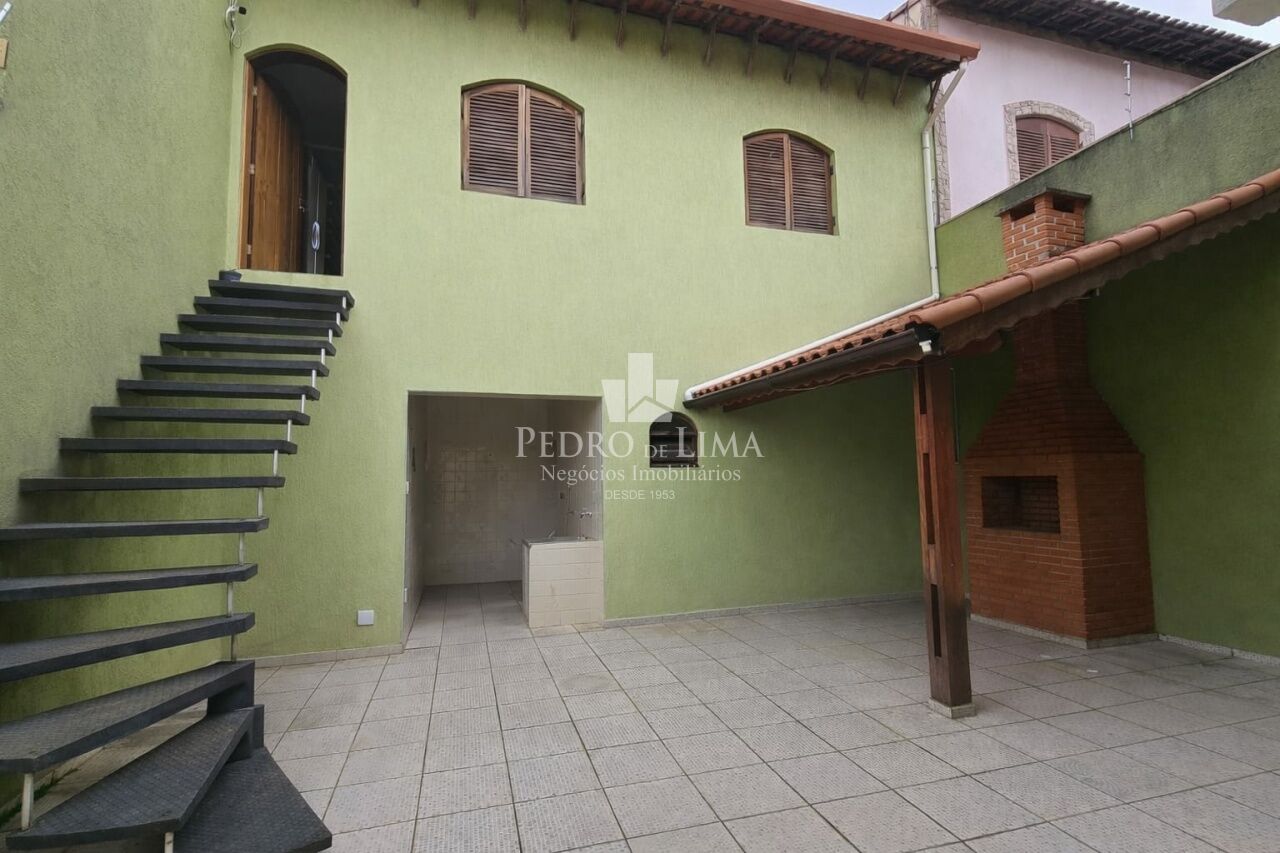 Sobrado Frontal 260m², 3 dormitórios, 1 suíte, edicula, próximo ao Metro