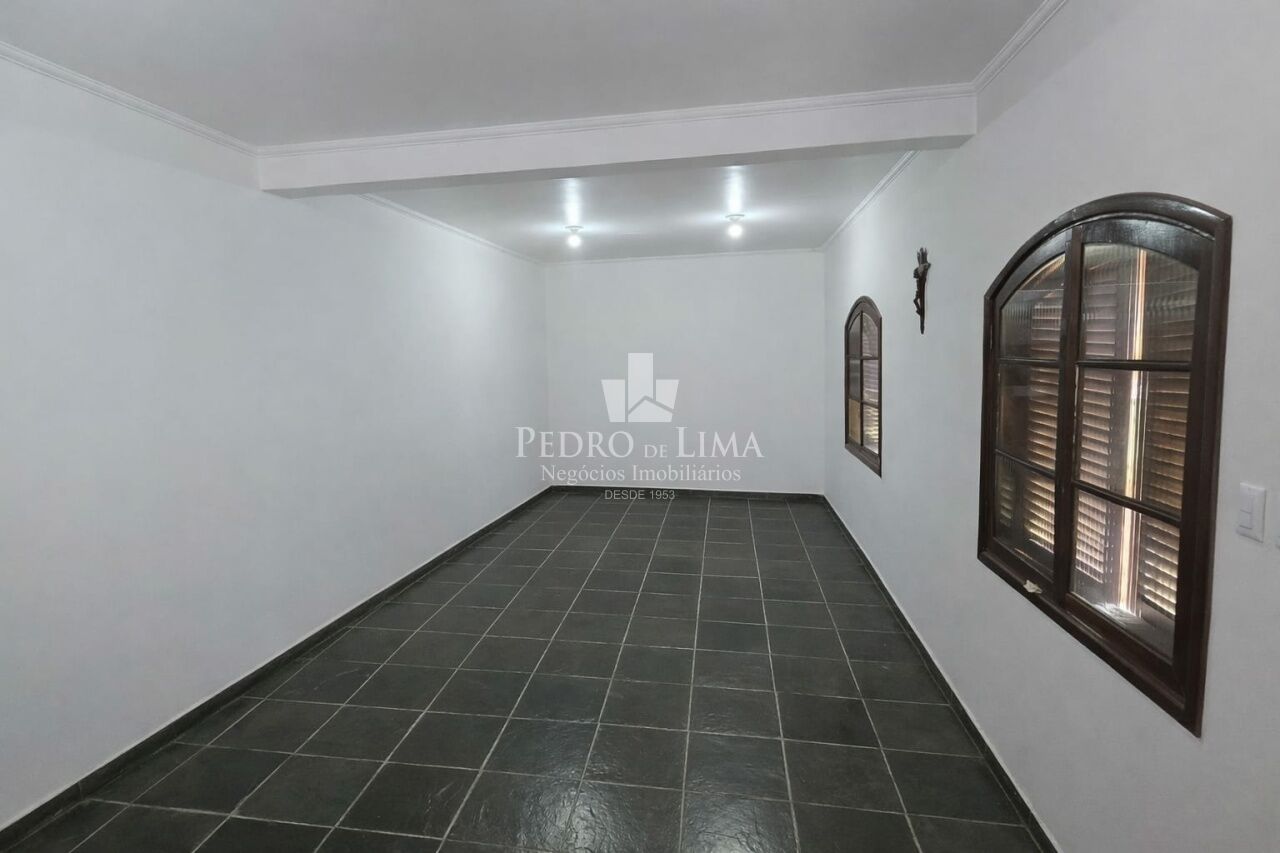 Sobrado Frontal 260m², 3 dormitórios, 1 suíte, edicula, próximo ao Metro
