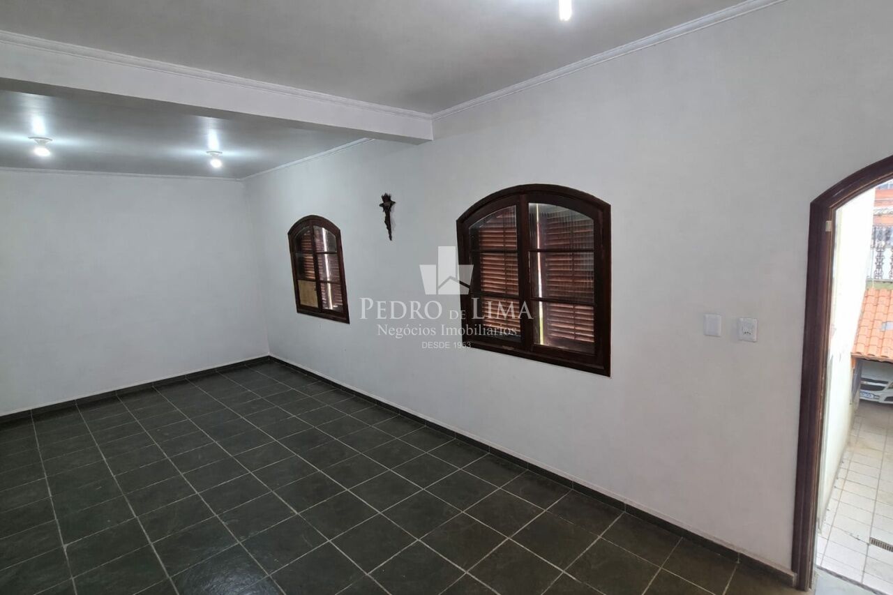 Sobrado Frontal 260m², 3 dormitórios, 1 suíte, edicula, próximo ao Metro