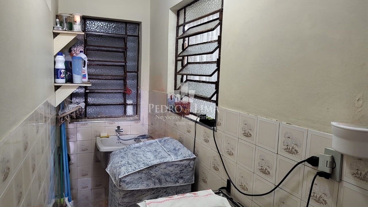 Duas casas no terreno 140 m², Vila Carrão, próximo à nova estação de Metrô.