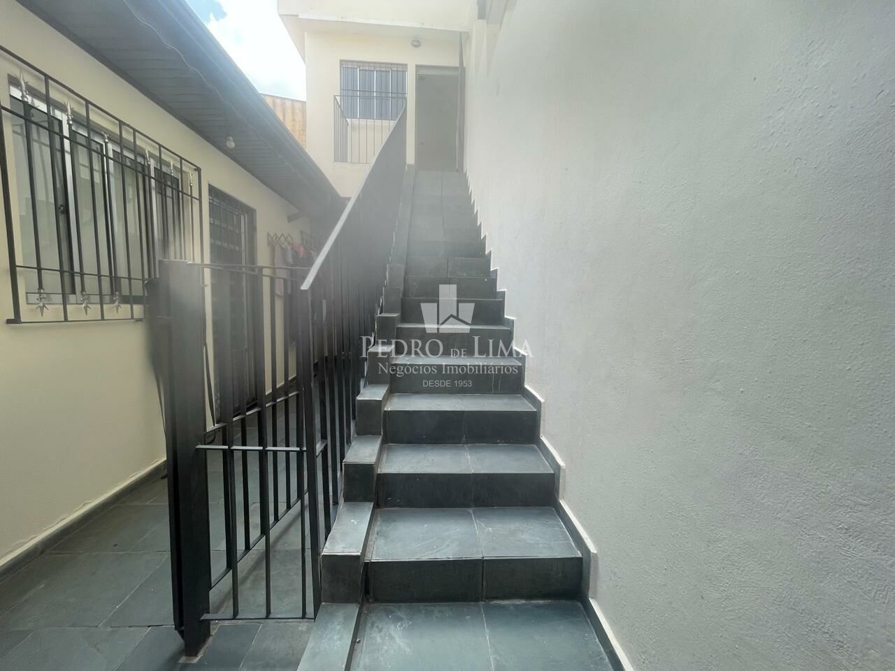 Casa Assobrada com 2 dormitórios e vaga de garagem na região da Penha 