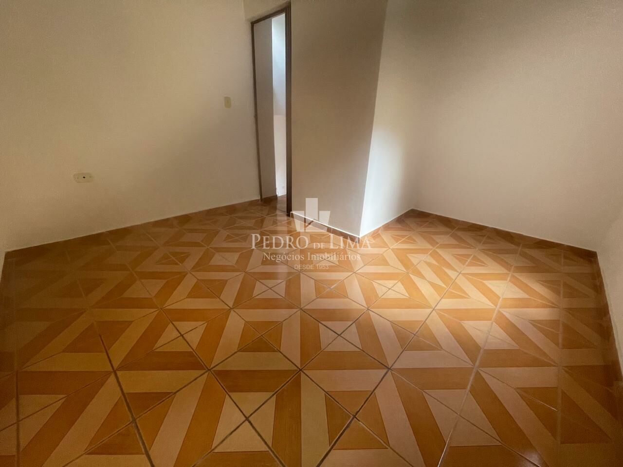 Casa Assobrada com 2 dormitórios e vaga de garagem na região da Penha 