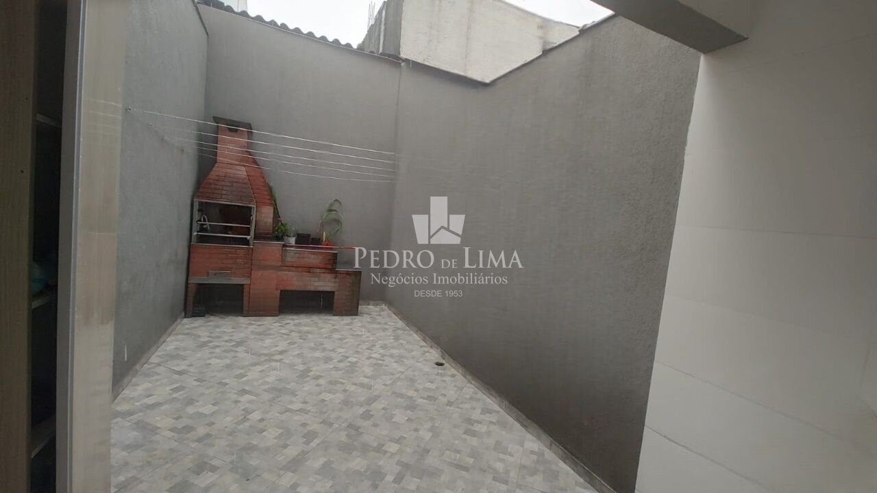 Sobrado no Cangaíba, com 3 quartos sendo 1 suíte, garagem para 2 carros.