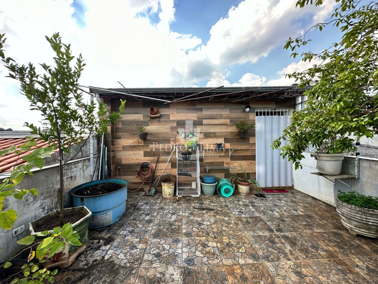 Casa Térrea Ampla com Terraço Gourmet, 4 Dormitórios | Terreno 5x30 | 2 Vagas - Ponte Rasa