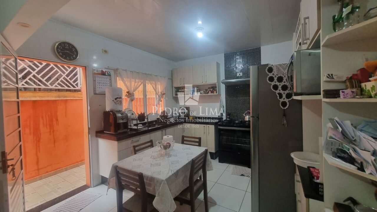 Casa Térrea com 3 Dormitórios e 2 vagas na Vila Jacuí