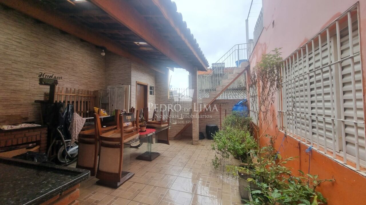 Casa Térrea com 3 Dormitórios e 2 vagas na Vila Jacuí