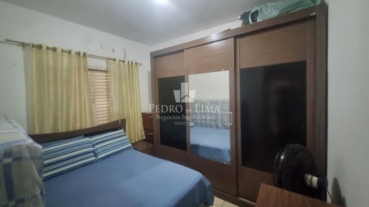 Casa Térrea com 3 Dormitórios e 2 vagas na Vila Jacuí