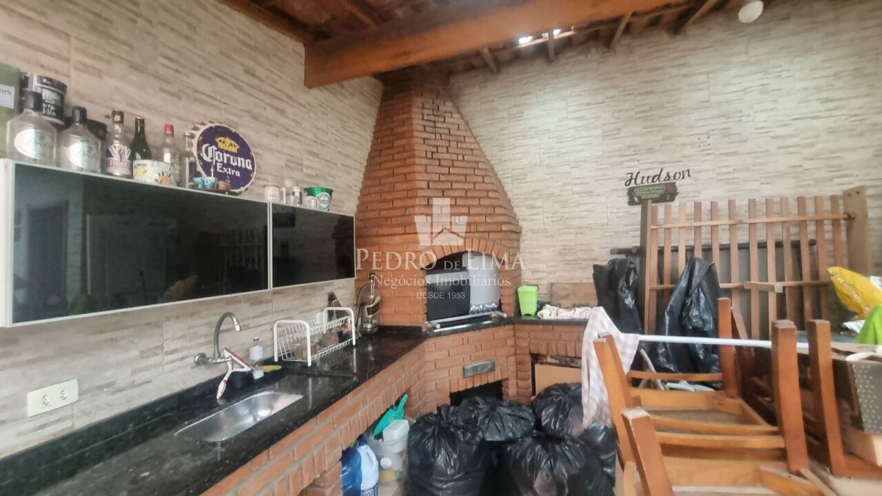 Casa Térrea com 3 Dormitórios e 2 vagas na Vila Jacuí