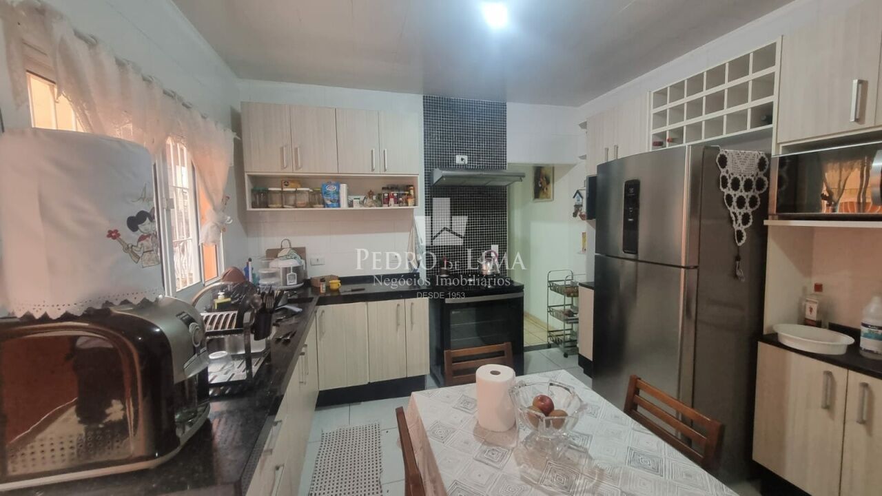 Casa Térrea com 3 Dormitórios e 2 vagas na Vila Jacuí