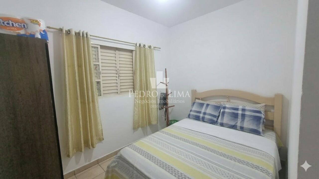 Casa Térrea com 3 Dormitórios e 2 vagas na Vila Jacuí