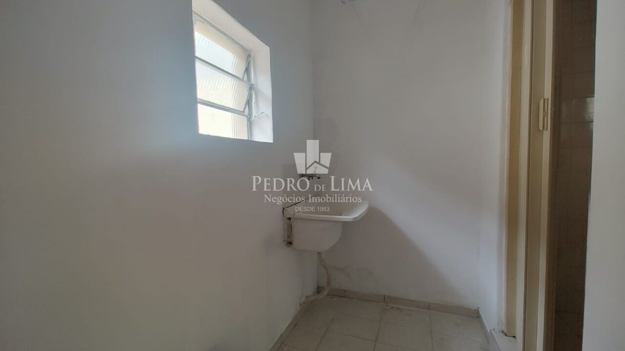 Duas casas no mesmo terreno, com 2 quartos, suíte, no Jardim de Lorenzo, Cangaíba.