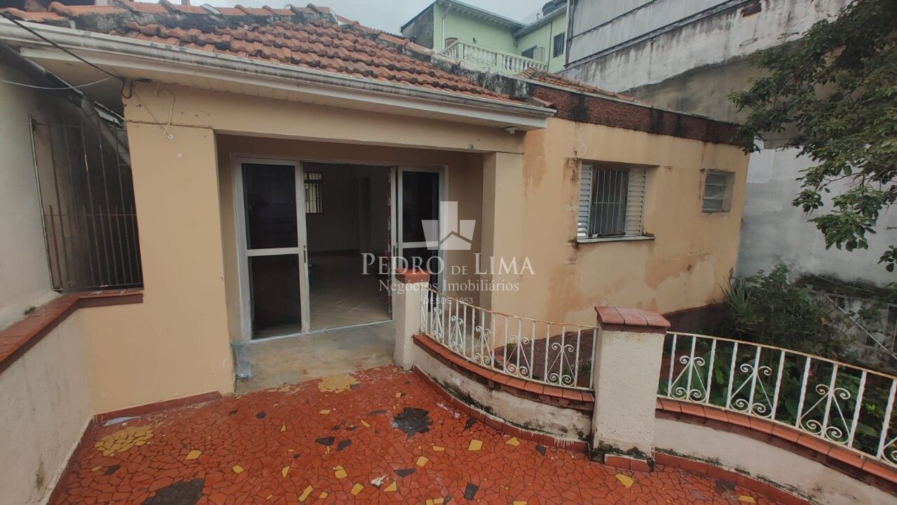 Duas casas no mesmo terreno, com 2 quartos, suíte, no Jardim de Lorenzo, Cangaíba.