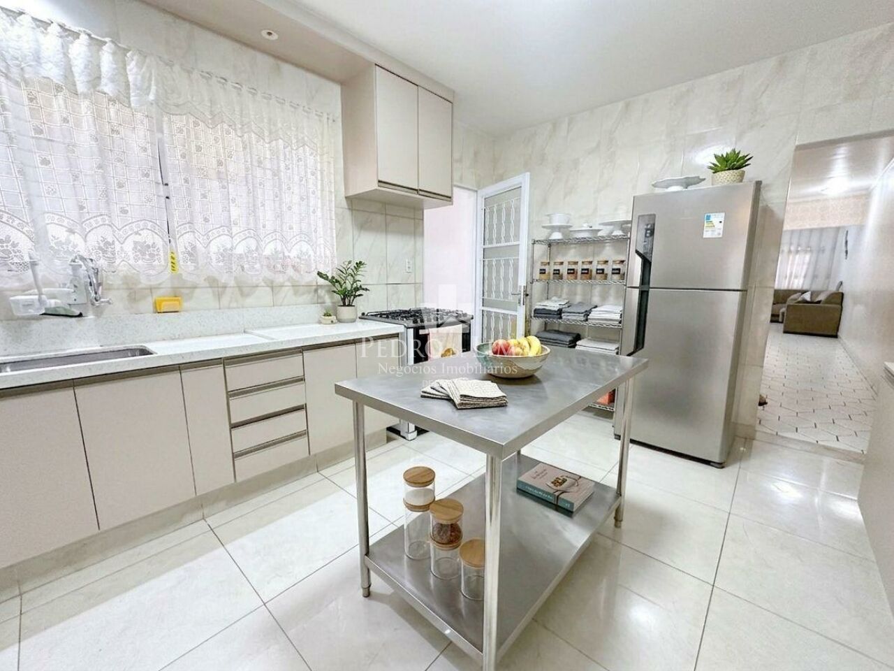 Sobrado frontal 262 m², 4 quartos sendo 1 suíte, 2 vagas e edícula no  Ermelino Matarazzo