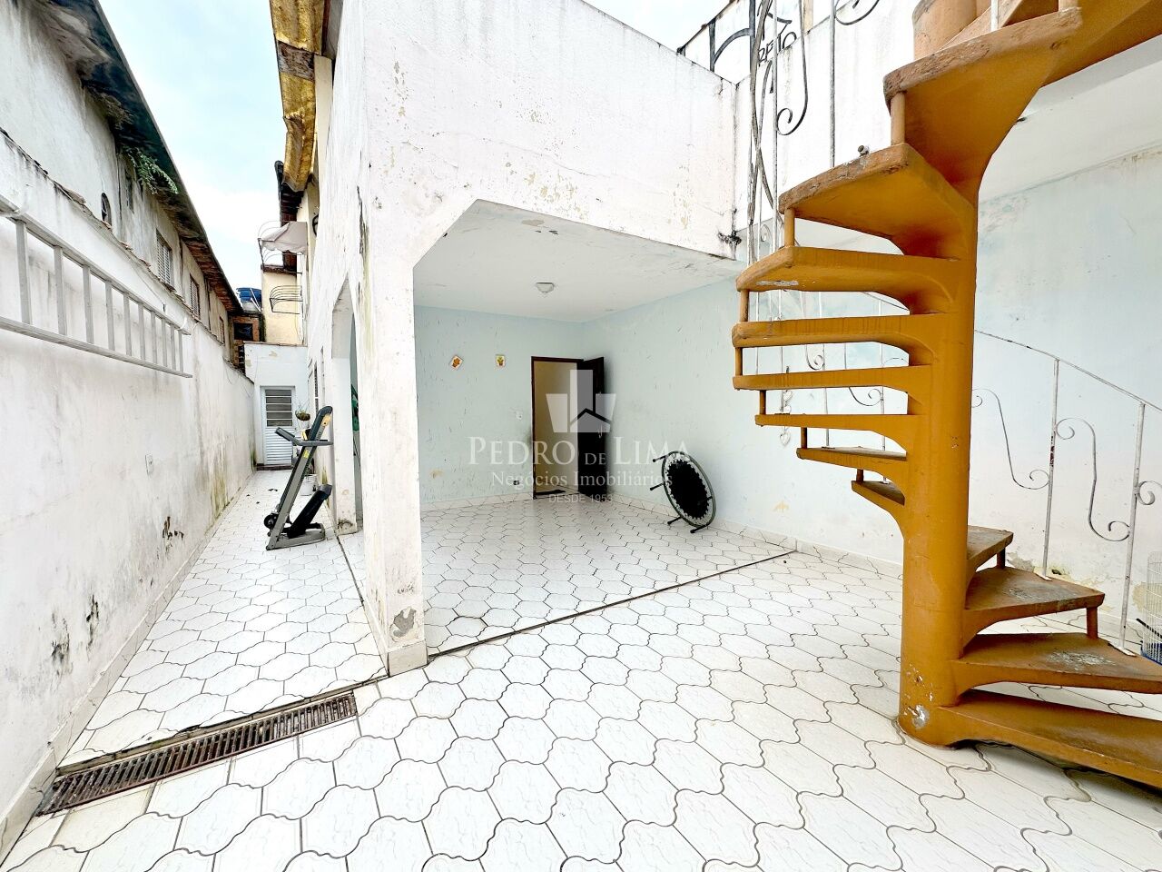 Sobrado frontal 262 m², 4 quartos sendo 1 suíte, 2 vagas e edícula no  Ermelino Matarazzo