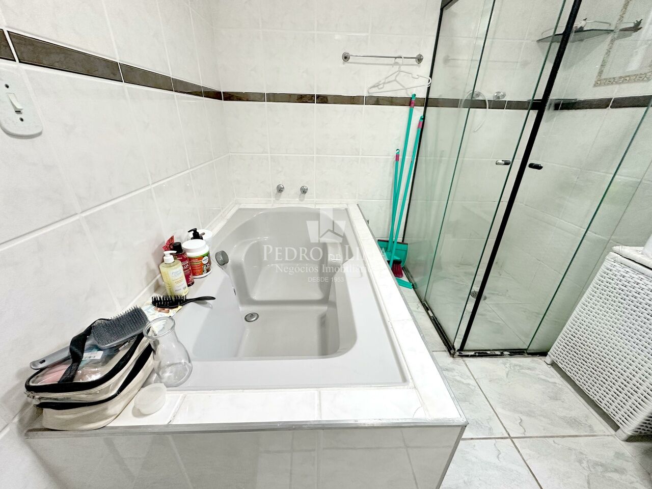 Sobrado frontal 262 m², 4 quartos sendo 1 suíte, 2 vagas e edícula no  Ermelino Matarazzo