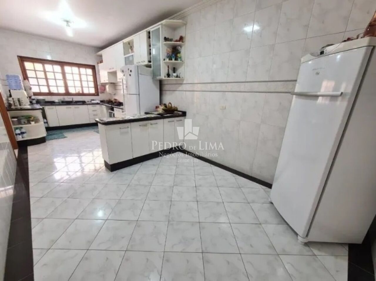 Sobrado Frontal com 3 dormitórios sendo 1 suíte e 8 vagas no Arthur Alvim