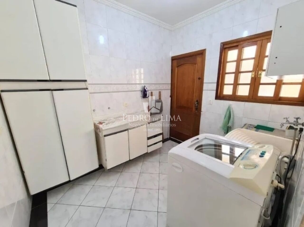 Sobrado Frontal com 3 dormitórios sendo 1 suíte e 8 vagas no Arthur Alvim