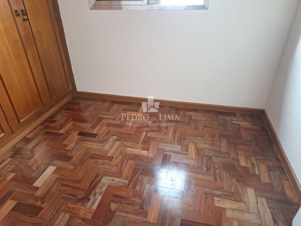 Sobrado frontal, com 3 dormitórios sendo 1 suíte e 2 vagas de garagem na Vila Matilde 
