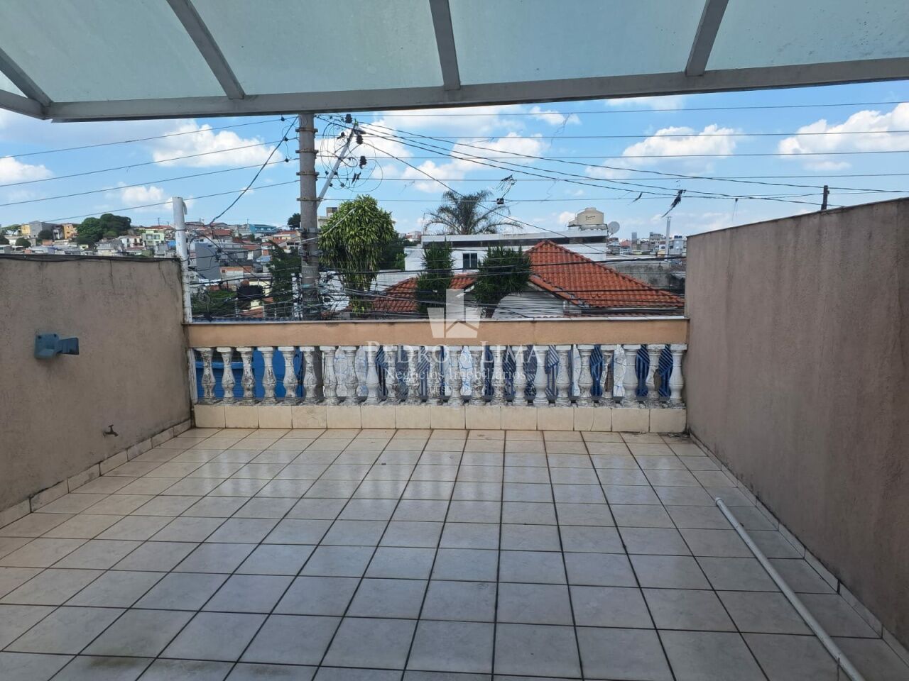 Sobrado frontal, com 3 dormitórios sendo 1 suíte e 2 vagas de garagem na Vila Matilde 
