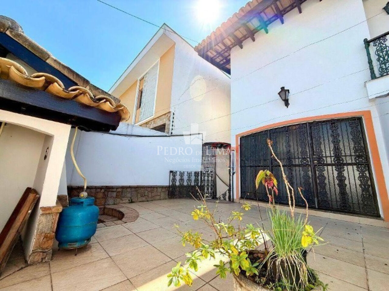 Sobrado com Piscina na Penha 223m²,  sendo 3 suites e 4 vagas de excelente localização