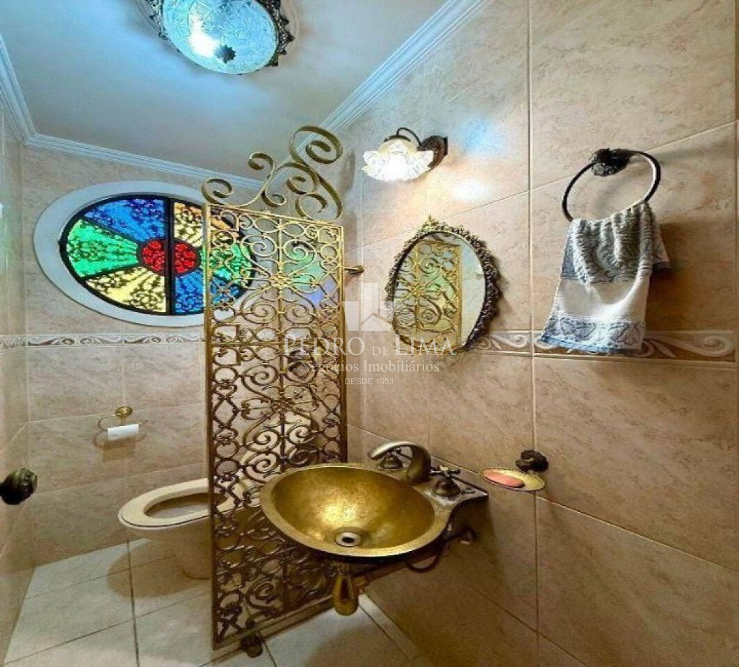 Sobrado com Piscina na Penha 223m²,  sendo 3 suites e 4 vagas de excelente localização