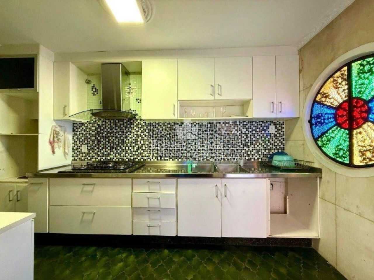 Sobrado com Piscina na Penha 223m²,  sendo 3 suites e 4 vagas de excelente localização