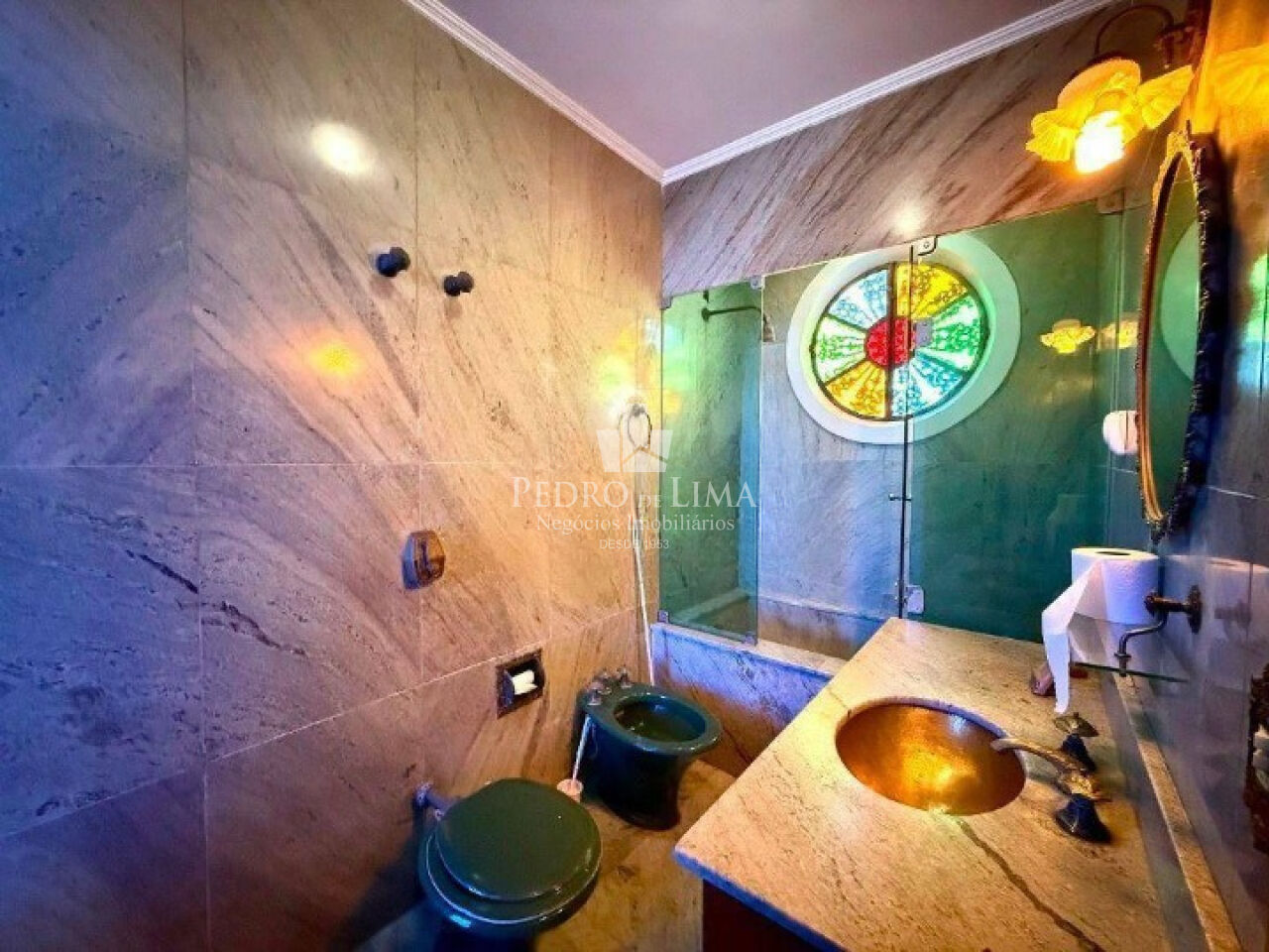 Sobrado com Piscina na Penha 223m²,  sendo 3 suites e 4 vagas de excelente localização