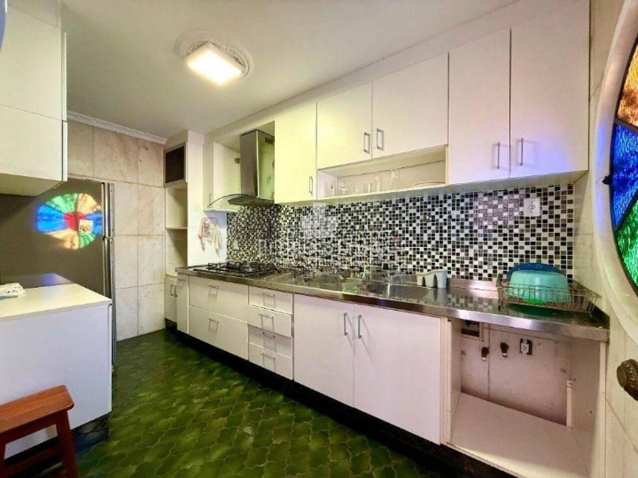 Sobrado com Piscina na Penha 223m²,  sendo 3 suites e 4 vagas de excelente localização
